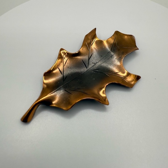 Vintage Stuart Nye Copper Oak Leaf NYE Pin Brooch - Picture 2 of 4